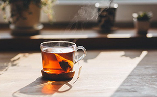 The Natural Benefits of Tea Over Coffee