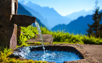 Mineral vs Sparkling Water: What’s the Difference?